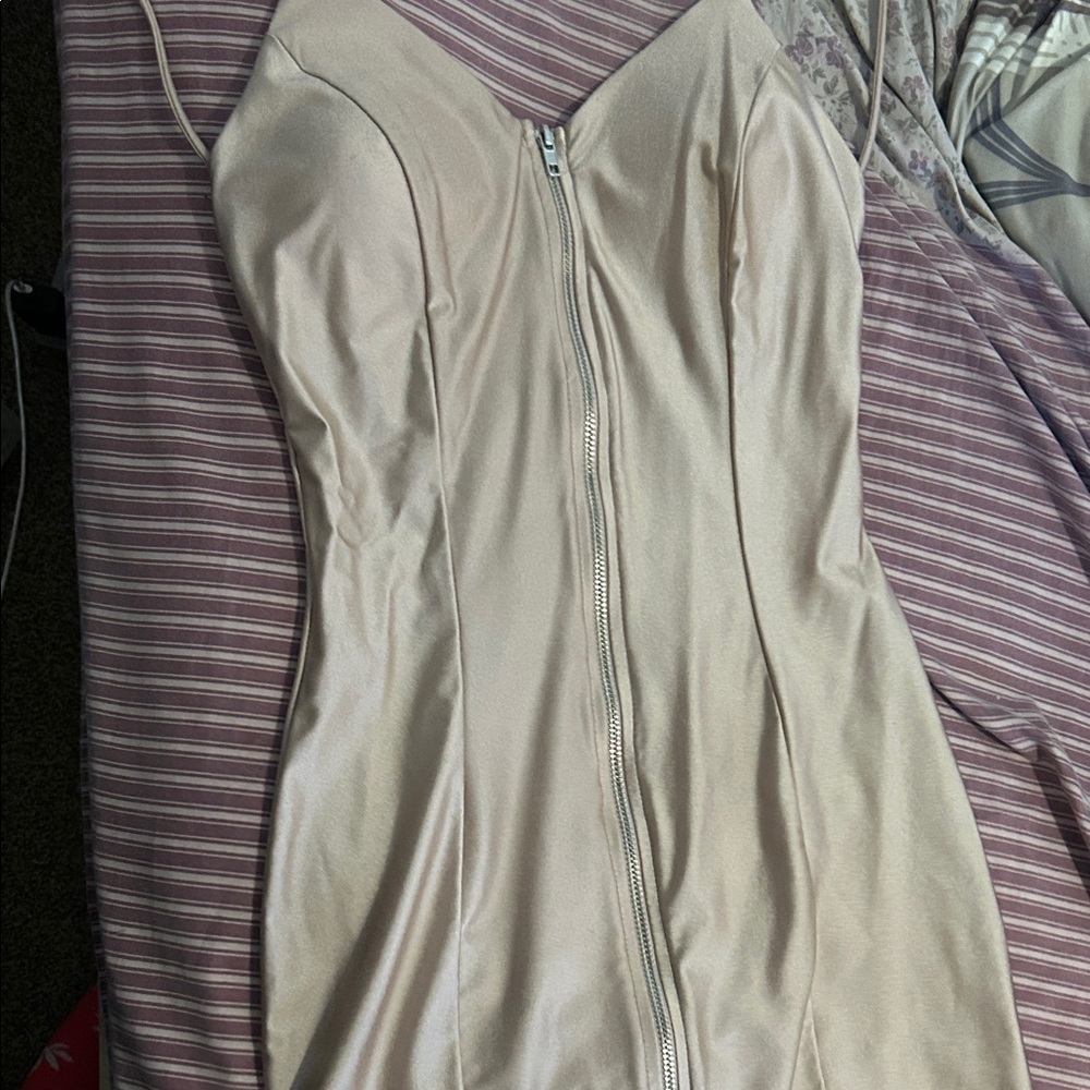 Iris Cream Backless Dress with Zipper